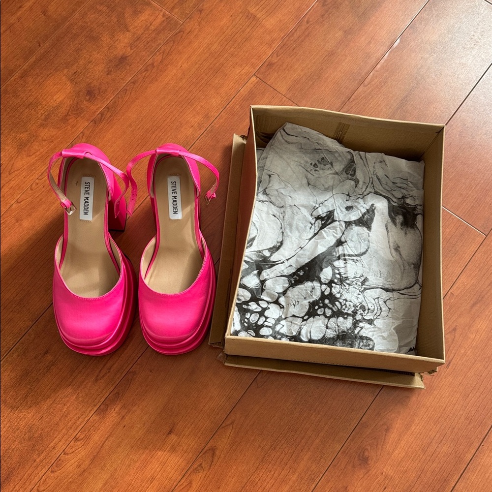 Steve Madden Charlize Hot Pink Satin Platforms - Picture 3 of 14